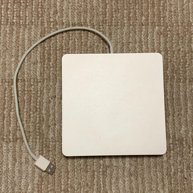 Apple(アップル)のApple USB superdrive 純正 スマホ/家電/カメラのPC/タブレット(PC周辺機器)の商品写真