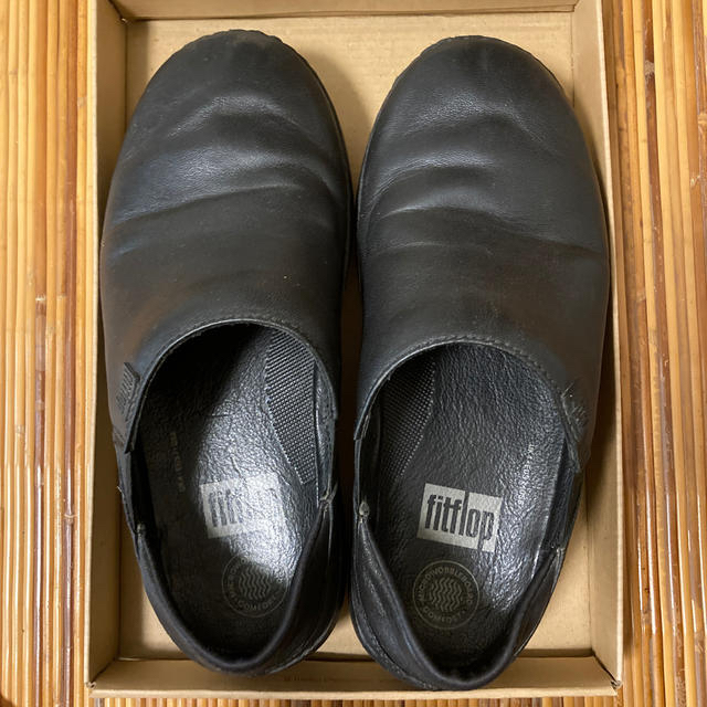 fitflop(フィットフロップ)のFitFlop スーパーローファ　レザー　クロッグ All Black US6  レディースの靴/シューズ(スリッポン/モカシン)の商品写真