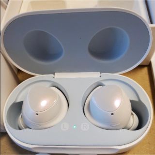 ギャラクシー(Galaxy)の【ゆり様専用】Galaxy Buds ギャラクシーバズ　ホワイト(ヘッドフォン/イヤフォン)