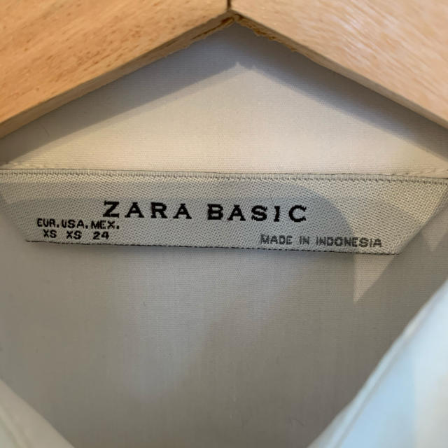 ZARA(ザラ)の【美品】ZARA ホワイトブラウス レディースのトップス(シャツ/ブラウス(長袖/七分))の商品写真