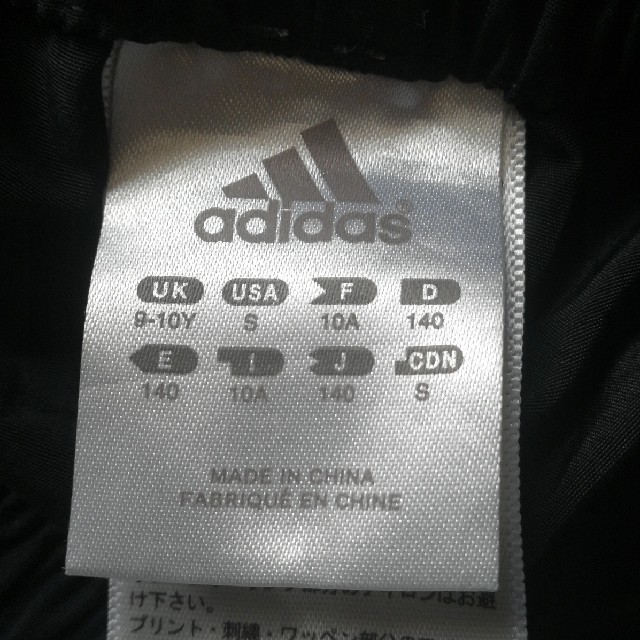 adidas(アディダス)のadidas　ハーフパンツ　140cm キッズ/ベビー/マタニティのキッズ服男の子用(90cm~)(パンツ/スパッツ)の商品写真