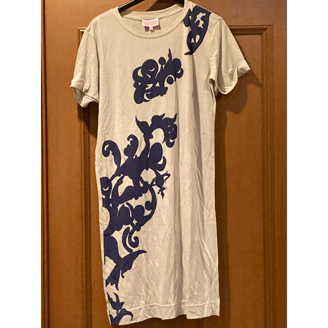 Vivienne Westwood(ヴィヴィアンウエストウッド)のヴィヴィアンウエストウッド　Tシャツワンピース レディースのワンピース(ひざ丈ワンピース)の商品写真