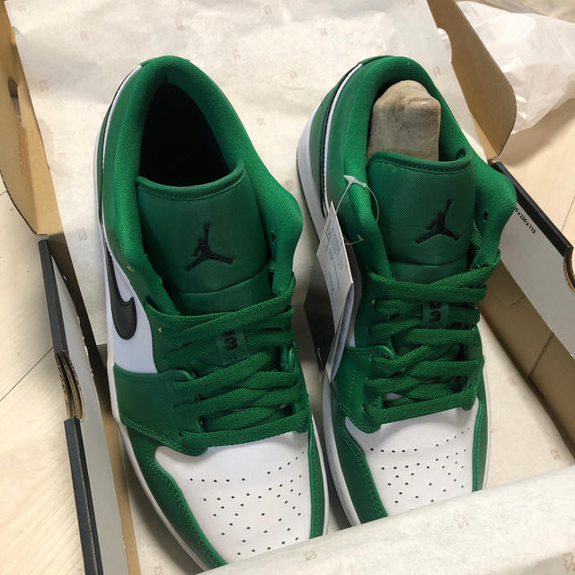 NIKE(ナイキ)のエアジョーダン1 low PINE GREEN メンズの靴/シューズ(スニーカー)の商品写真