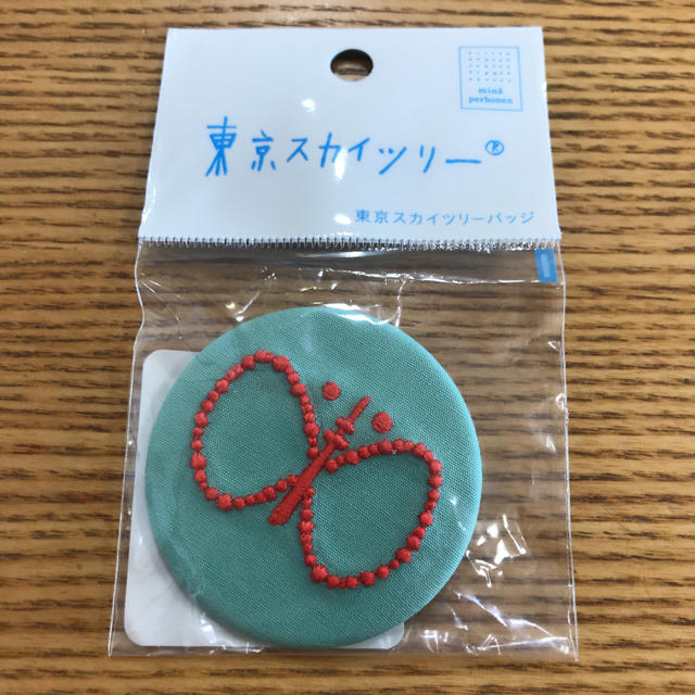 mina perhonen(ミナペルホネン)の新品　未使用　ミナペルホネン　バッジ　ブローチ レディースのアクセサリー(ブローチ/コサージュ)の商品写真