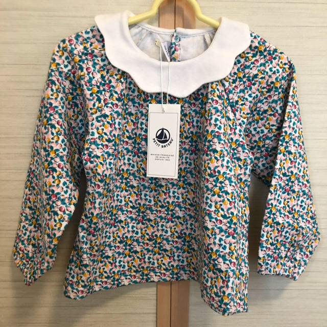 PETIT BATEAU(プチバトー)のプチバトー　新品タグ付きブラウス　18m/81cm キッズ/ベビー/マタニティのベビー服(~85cm)(シャツ/カットソー)の商品写真