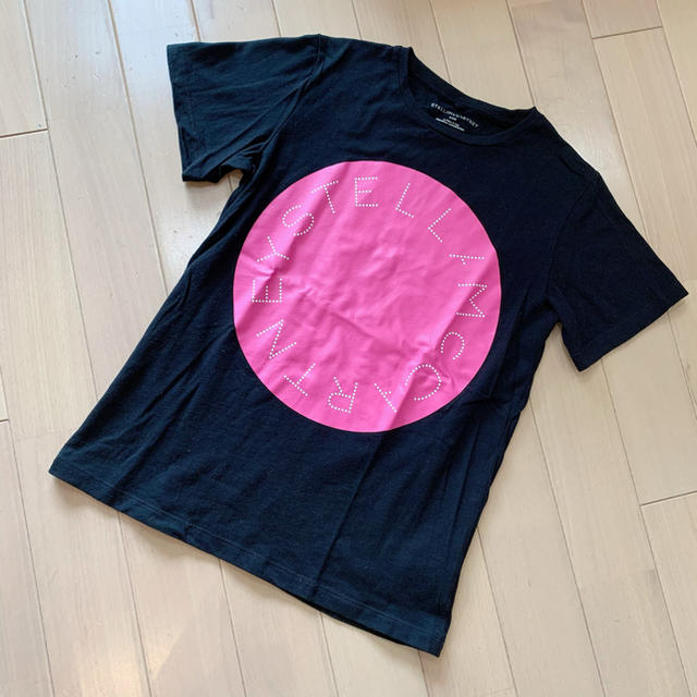 Stella McCartney(ステラマッカートニー)のステラマッカートニー 黒 ロゴ ピンク Tシャツ レディースのトップス(Tシャツ(半袖/袖なし))の商品写真