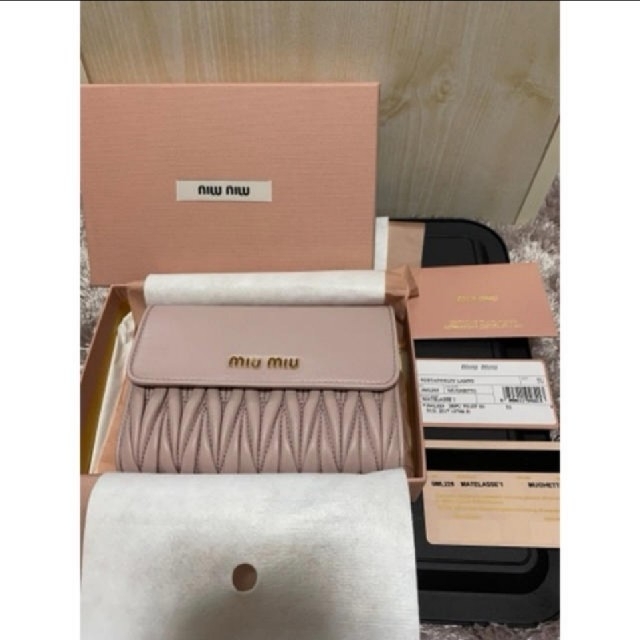 miumiu 財布　新品未使用　マトラッセ　ピンクベージュ