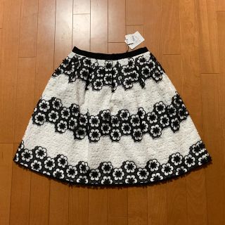 アナトリエ(anatelier)の新品☆ アナトリエのバイカラーお花の総レーススカート(ひざ丈スカート)