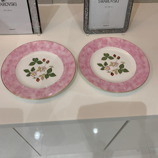 WEDGWOOD(ウェッジウッド)の❤️レア❤️廃盤ワイルドストロベリーのお皿２枚❤️ インテリア/住まい/日用品のキッチン/食器(食器)の商品写真