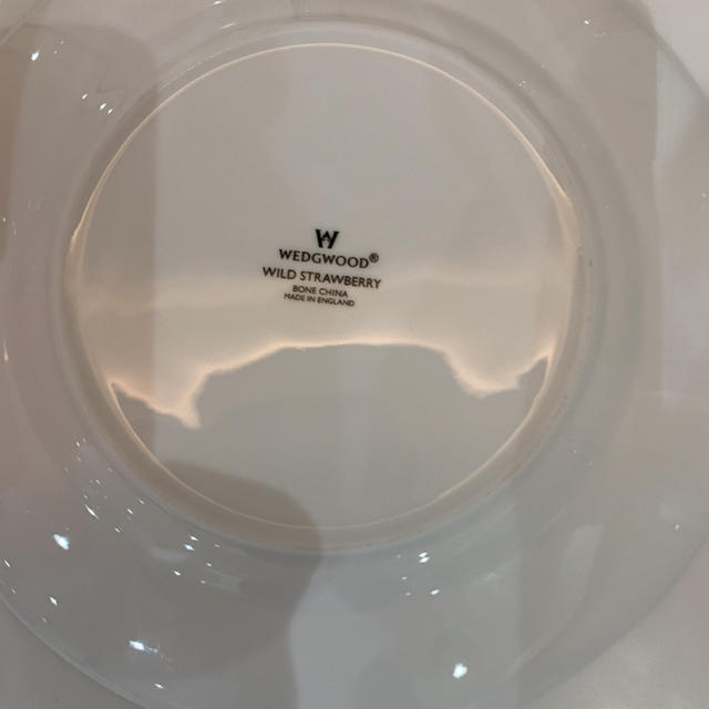 WEDGWOOD(ウェッジウッド)の❤️レア❤️廃盤ワイルドストロベリーのお皿２枚❤️ インテリア/住まい/日用品のキッチン/食器(食器)の商品写真