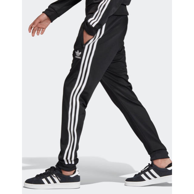 adidas(アディダス)のお値下げ中！adidas ジャージ下 トラックパンツ kids150 キッズ/ベビー/マタニティのキッズ服女の子用(90cm~)(パンツ/スパッツ)の商品写真