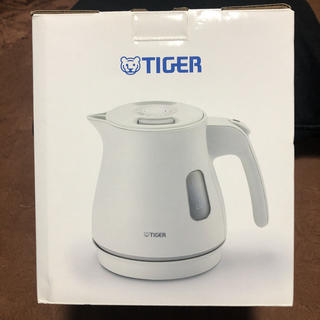 タイガー(TIGER)の新品　タイガー　電気ケトル　わく子　0.8L　PCM-A080　ホワイト(電気ケトル)