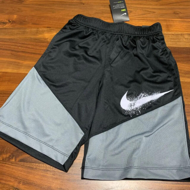 NIKE(ナイキ)のナイキ　160 スウェット　パンツ　短パン　ショートパンツ　キッズ　ボーイズ キッズ/ベビー/マタニティのキッズ服男の子用(90cm~)(パンツ/スパッツ)の商品写真