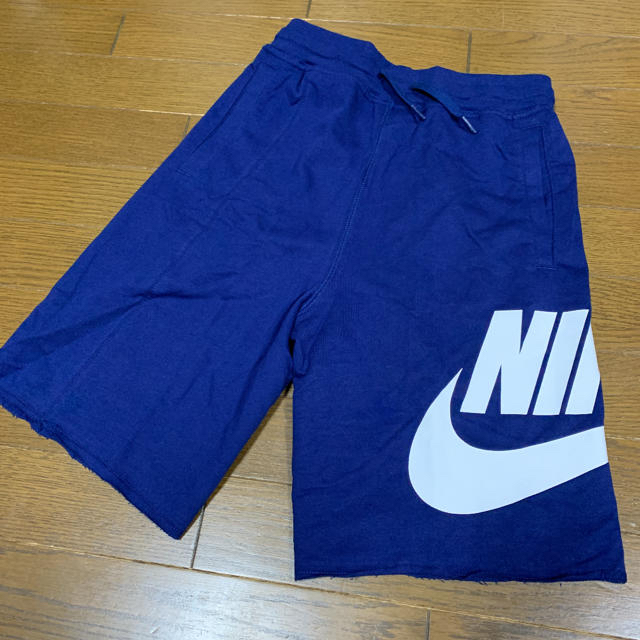 NIKE(ナイキ)のナイキ　160 スウェット　パンツ　短パン　ショートパンツ　キッズ　ボーイズ キッズ/ベビー/マタニティのキッズ服男の子用(90cm~)(パンツ/スパッツ)の商品写真