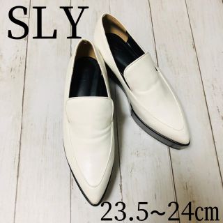 スライ(SLY)のスライ スリッポン 厚底 エナメル ポインテッドシューズ(ローファー/革靴)