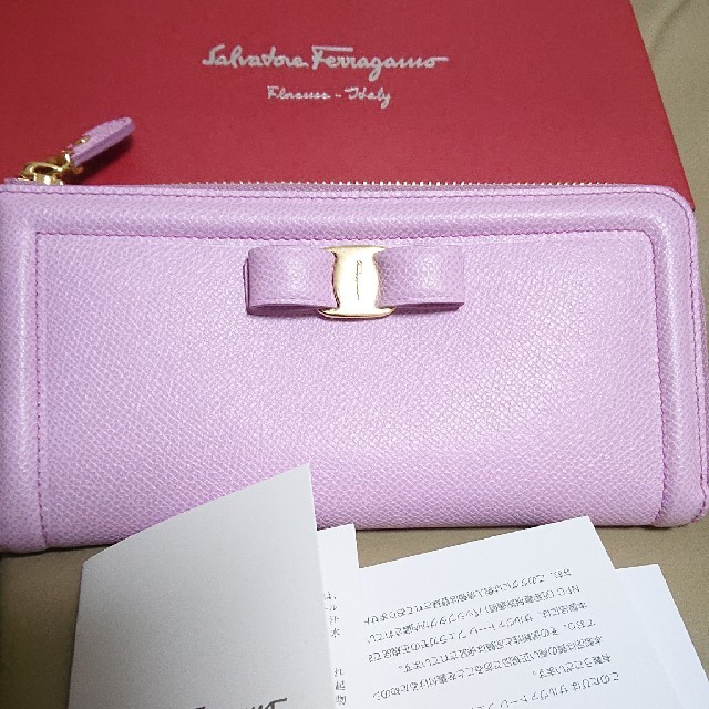 Salvatore Ferragamo(サルヴァトーレフェラガモ)のFerragamo 長財布 ピンク 未使用品 レディースのファッション小物(財布)の商品写真