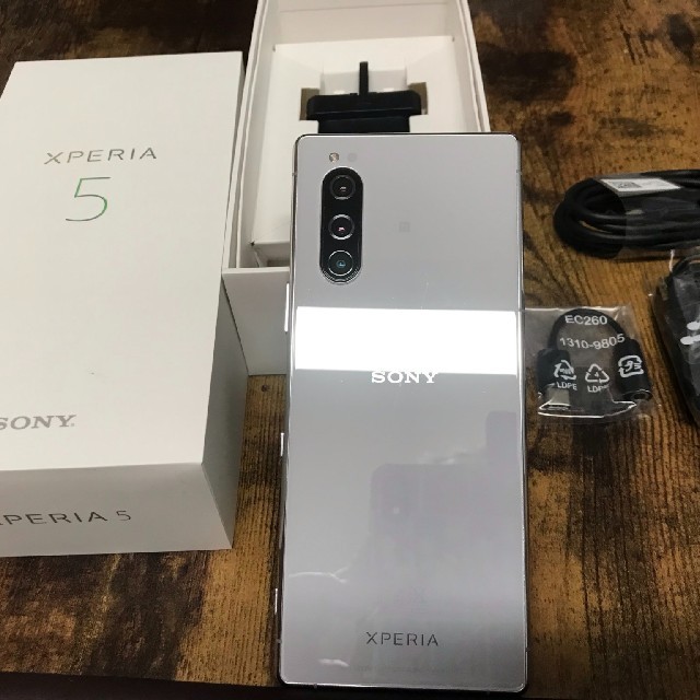 SONY　XPERIA　J9210　グレー