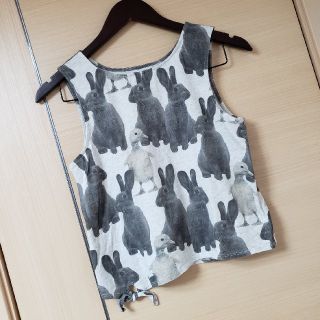 ギャップキッズ(GAP Kids)の美品 GAP 子供 女の子 うさぎ総柄ノースリーブ タンクトップ 160cm(Tシャツ/カットソー)