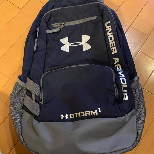 UNDER ARMOUR(アンダーアーマー)のアンダーアーマーリュック新品未使用ネイビーとグレーでお洒落です！ メンズのバッグ(バッグパック/リュック)の商品写真