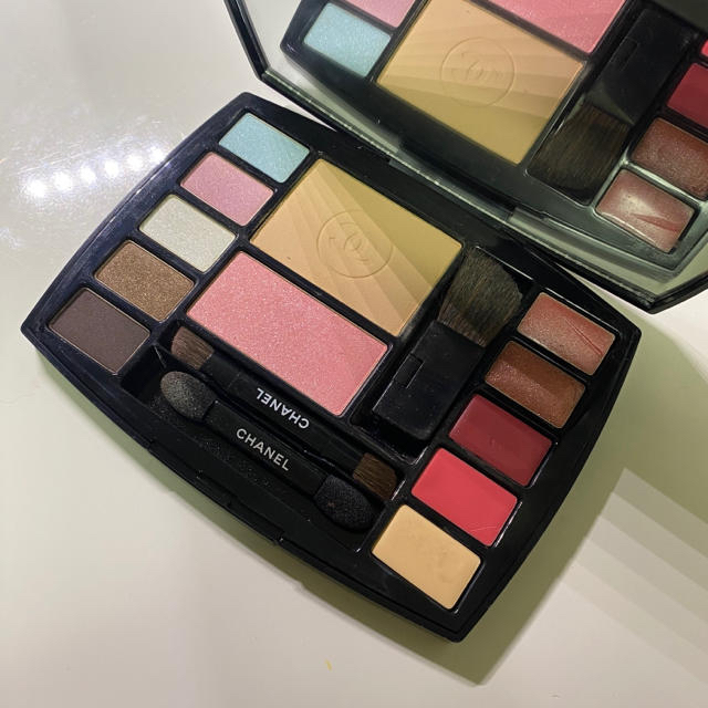 CHANEL(シャネル)のCHANEL travel makeup palette コスメ/美容のキット/セット(コフレ/メイクアップセット)の商品写真