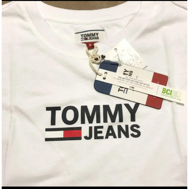 TOMMY HILFIGER(トミーヒルフィガー)のFlower様専用【新品】TOMMY JEANS Tシャツ S 白 レディースのトップス(Tシャツ(半袖/袖なし))の商品写真