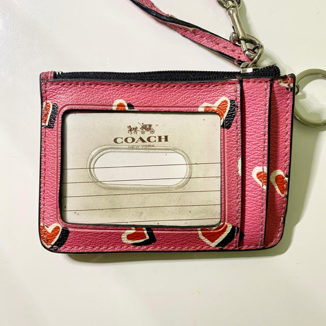 COACH(コーチ)のcoach ピンク　ハート柄　定期入れ　カードケース　 レディースのファッション小物(名刺入れ/定期入れ)の商品写真