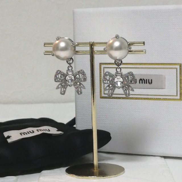 miumiu(ミュウミュウ)のミュウミュウ　リボンジュエルピアス　ピアス レディースのアクセサリー(ピアス)の商品写真