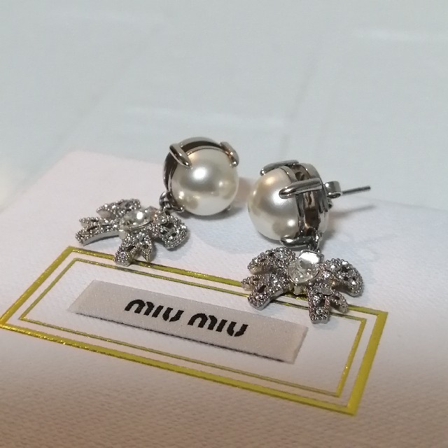 miumiu(ミュウミュウ)のミュウミュウ　リボンジュエルピアス　ピアス レディースのアクセサリー(ピアス)の商品写真