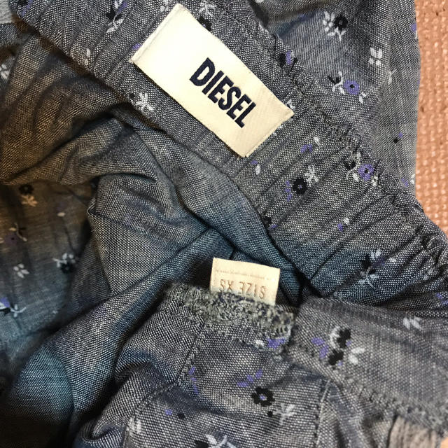 DIESEL(ディーゼル)のDIESEL  花柄ホルターネックノースリーブカットソー　XSサイズ レディースのトップス(シャツ/ブラウス(半袖/袖なし))の商品写真