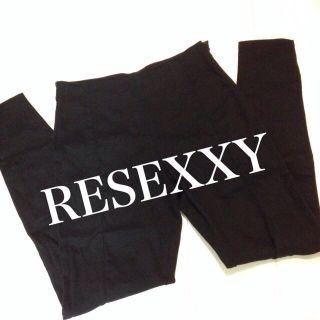 リゼクシー(RESEXXY)のRESEXXY センタータックパンツ(デニム/ジーンズ)