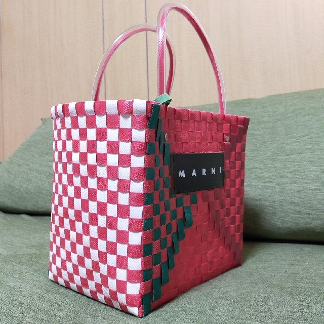 Marni(マルニ)の マルニマーケット ピクニック バッグ 赤 ピンク レディースのバッグ(かごバッグ/ストローバッグ)の商品写真