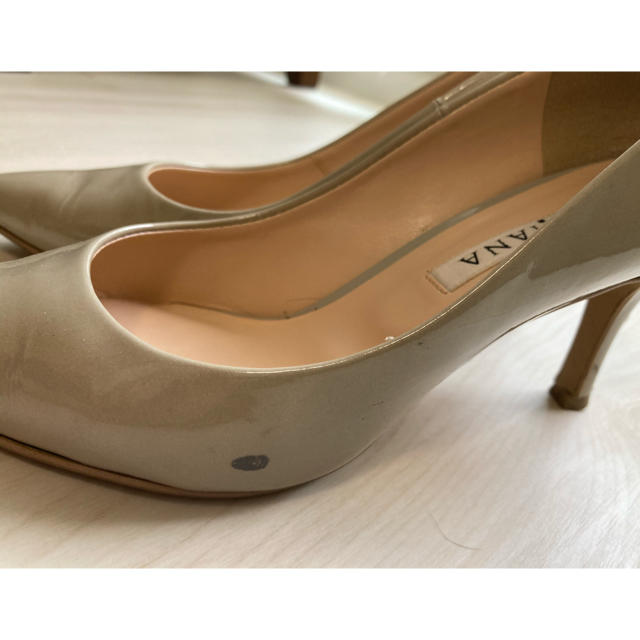 DIANA(ダイアナ)のDIANA✨ダイアナ パンプス 22.5cm ベージュエナメル レディースの靴/シューズ(ハイヒール/パンプス)の商品写真