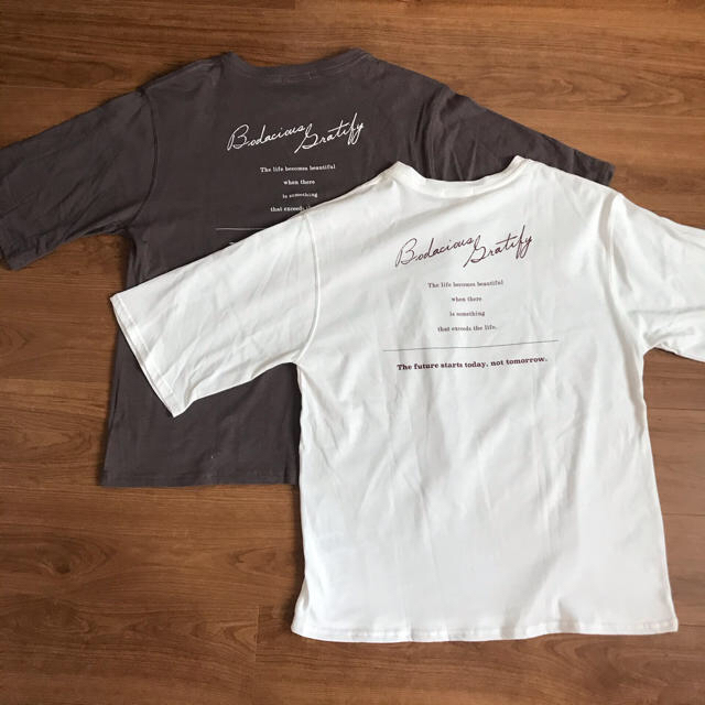 しまむら(シマムラ)のプチプラのあや　バックプリントT グレー レディースのトップス(Tシャツ(半袖/袖なし))の商品写真