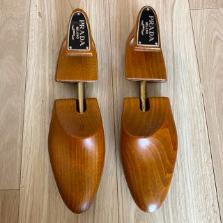 プラダ(PRADA)の【大切な革靴に木目も美しい！】極希少品 PRADA シューキーパー(その他)