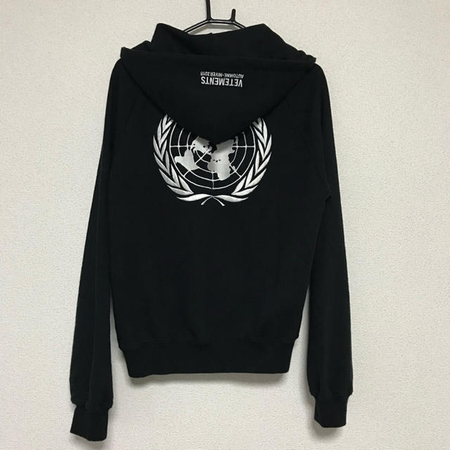 最終値下げ　VETEMENTS パーカー