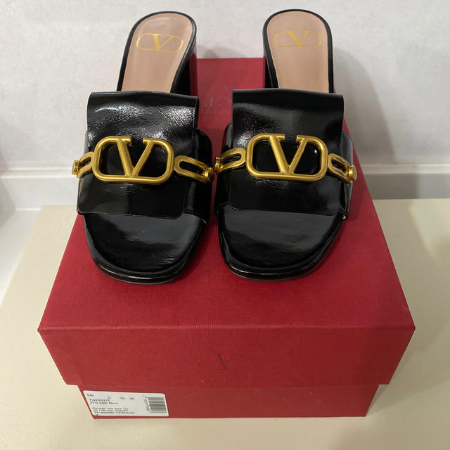 valentino????早く売りたいのでかなり安くしています❣️新品未使用靴/シューズ