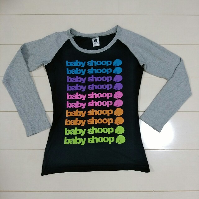 baby shoop(ベイビーシュープ)のBabyshoop　ﾗｸﾞﾗﾝ　長袖ｶｯﾄｿｰ　ロゴ レディースのトップス(カットソー(長袖/七分))の商品写真