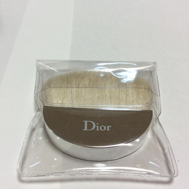 Dior(ディオール)の新品diorフェイスパウダーブラシ コスメ/美容のベースメイク/化粧品(フェイスパウダー)の商品写真