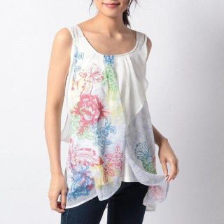 デシグアル(DESIGUAL)の新品　タグ付き　フリル付き　ブラウス　デシグアル(シャツ/ブラウス(半袖/袖なし))