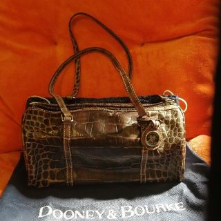 バーニーズニューヨーク(BARNEYS NEW YORK)の専用ページ　[美品]DOONEY&BOURKE 牛革型押バッグ(ショルダーバッグ)