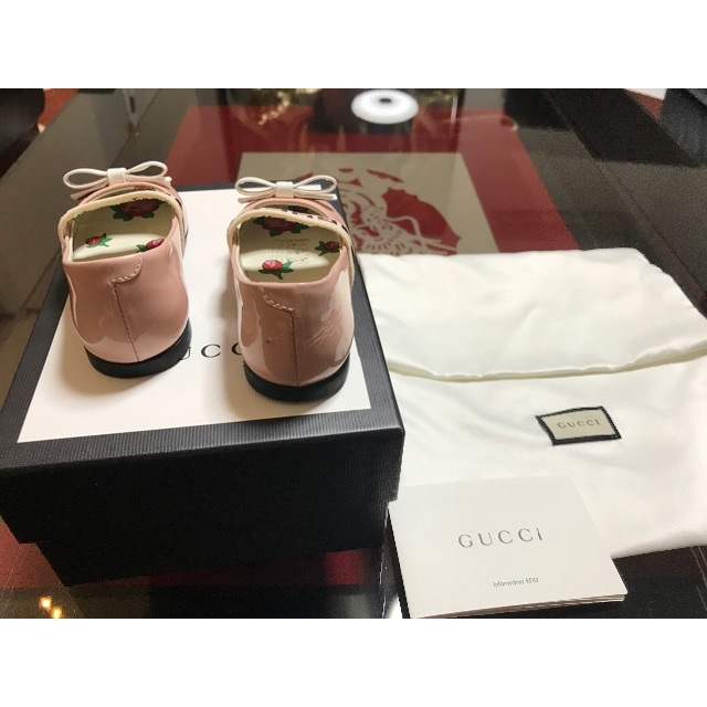 Gucci(グッチ)のグッチ　ピンク　パテントレザーー キッズ/ベビー/マタニティのキッズ靴/シューズ(15cm~)(スリッポン)の商品写真