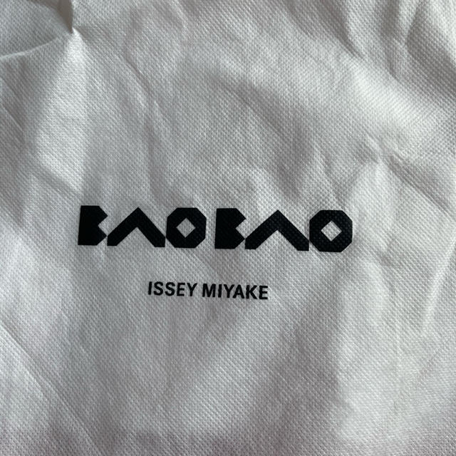 ISSEY MIYAKE(イッセイミヤケ)のみっちゃん様　バオバオ　BAO BAO ルーセント　赤　美品 レディースのバッグ(トートバッグ)の商品写真
