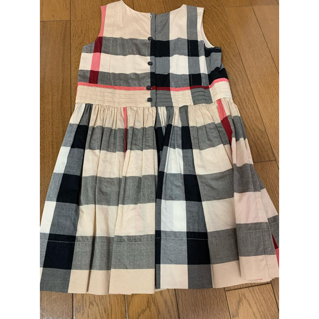 BURBERRY(バーバリー)の最終お値下げ☆バーバリー キッズワンピース 6Ｙ キッズ/ベビー/マタニティのキッズ服女の子用(90cm~)(ワンピース)の商品写真