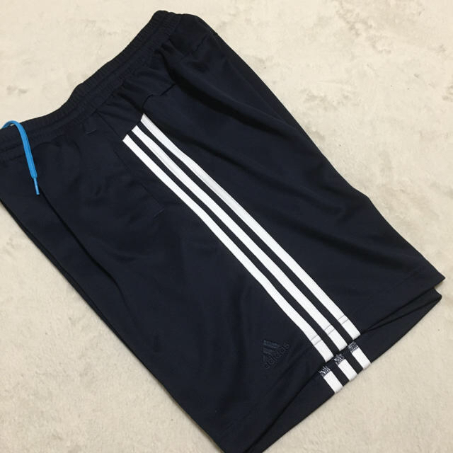 adidas(アディダス)の新品　アディダス ハーフパンツ　レディース　L ネイビー　紺　ジャージ レディースのパンツ(ハーフパンツ)の商品写真