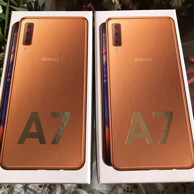 Galaxy(ギャラクシー)のkk1212様専用　新品未使用Galaxy A7 2個　シムフリー　64GB スマホ/家電/カメラのスマートフォン/携帯電話(スマートフォン本体)の商品写真