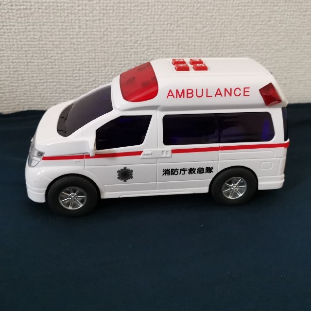 トイコー(Toyco)ミニサウンド エルグランド救急車 - 救急箱