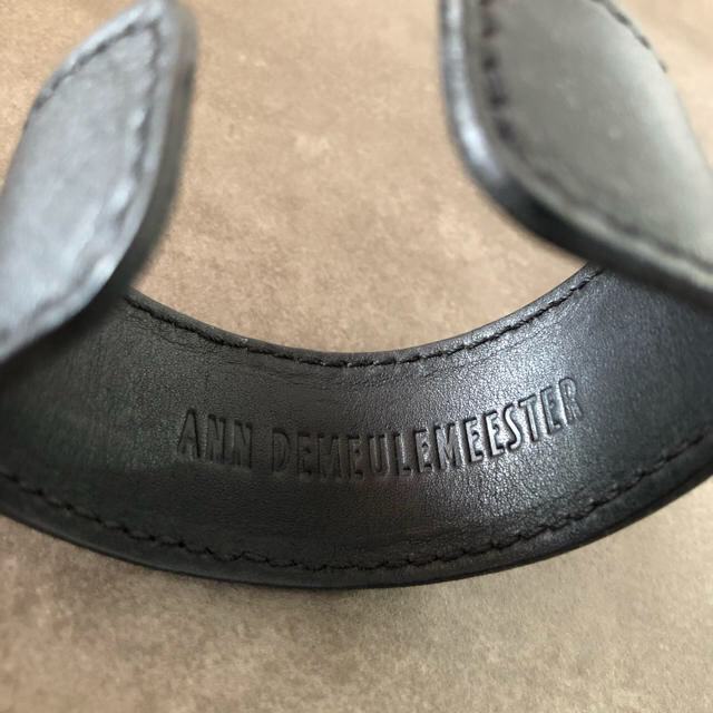 ANN DEMEULEMEESTER アンドゥムルメステール レザーバングル ANN DEMEULEMEESTER アンドゥムルメステール レザーバングル