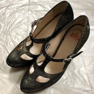 ナチュラ ヴィヴィアンウエストウッド ストラップ ヒール ブラック