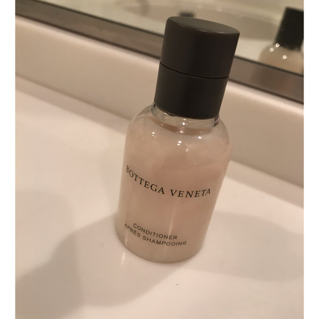 Bottega Veneta(ボッテガヴェネタ)のBOTTEGA VENETA  ボッテガヴェネタ　アメニティセット コスメ/美容のヘアケア/スタイリング(シャンプー/コンディショナーセット)の商品写真