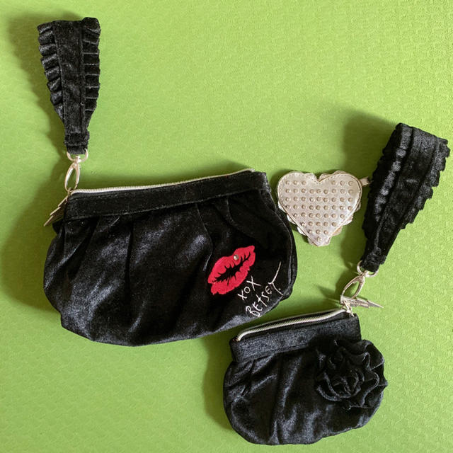 BETSEY JOHNSON(ベッツィジョンソン)のBetseyville by BETSEY JOHNSON 大小ポーチ2点+鏡 レディースのファッション小物(ポーチ)の商品写真